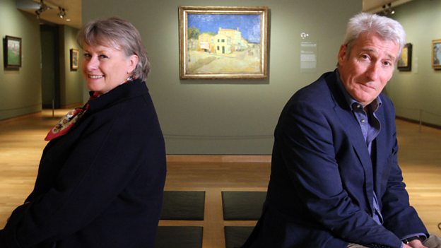 藝術歷史學家Bernadette Murphy(左)及傳媒人Jeremy Paxman(右)在節目裡帶觀眾一起查證梵高左耳背後的真相。