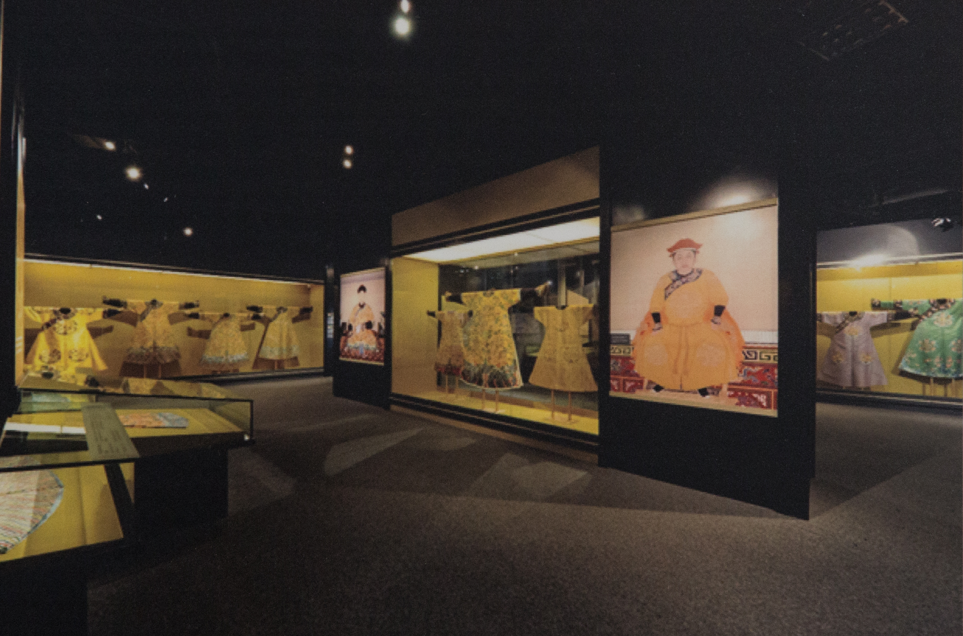 在香港定期舉行的中國國寶級文物展，倒沒有引起什麽政治爭議，能回歸藝術的議題去討論。