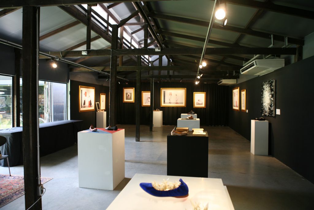 展覽空間當日正舉辦曼谷小鞋店的設計展覽。