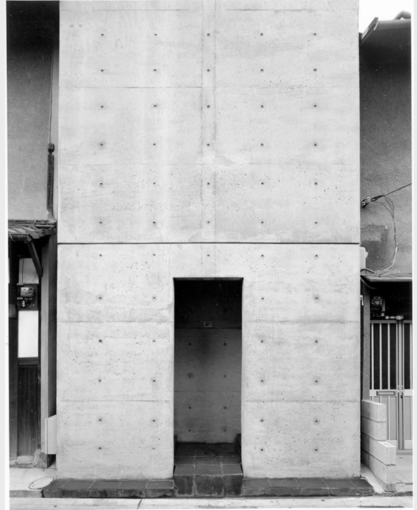 四十一年前的建成的住吉長屋，灰色的混凝土牆身，簡約得像盒子一樣。當時來說可算是相當前衞。