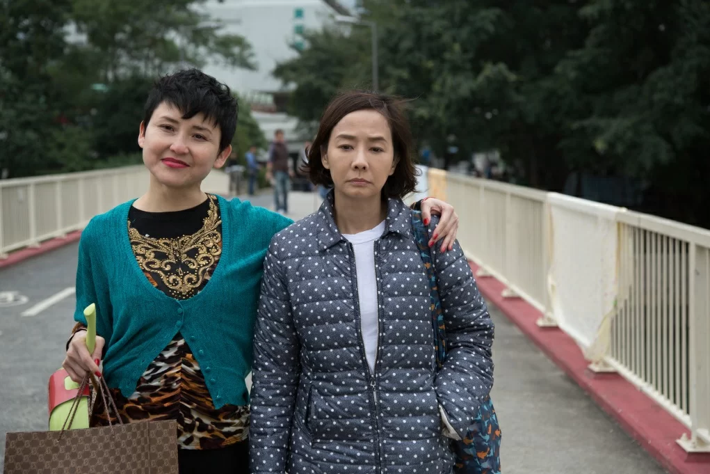 中年主婦要照顧自閉加輕度弱智的兒子，《黃金花》講出香港基層社區的溫馨故事。