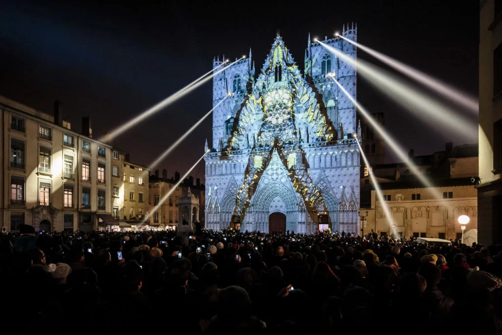 去年里昂燈光節，有Reveal、Spotlight、Kids Friendly、Hi-tech、Journey及Interactive六個主題。