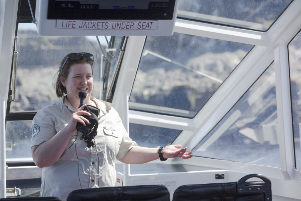 Sam West是遊客認識南冰洋動物的領航員