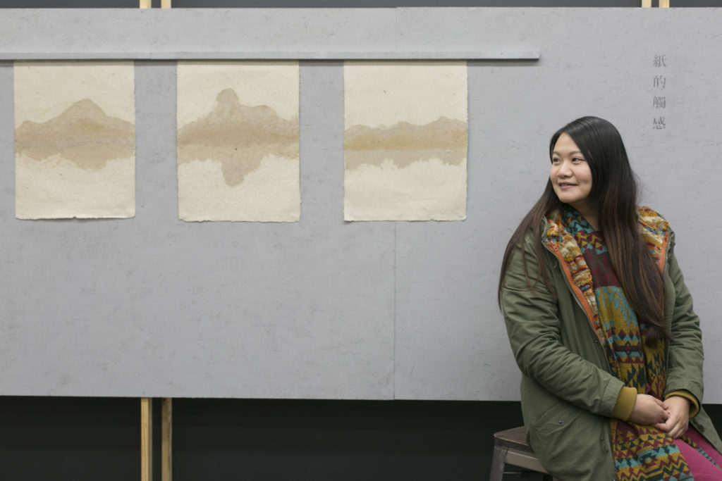 紅彤彤早前在母校香港兆基創意書院，舉行首個個人作品展《紙的溫度》。