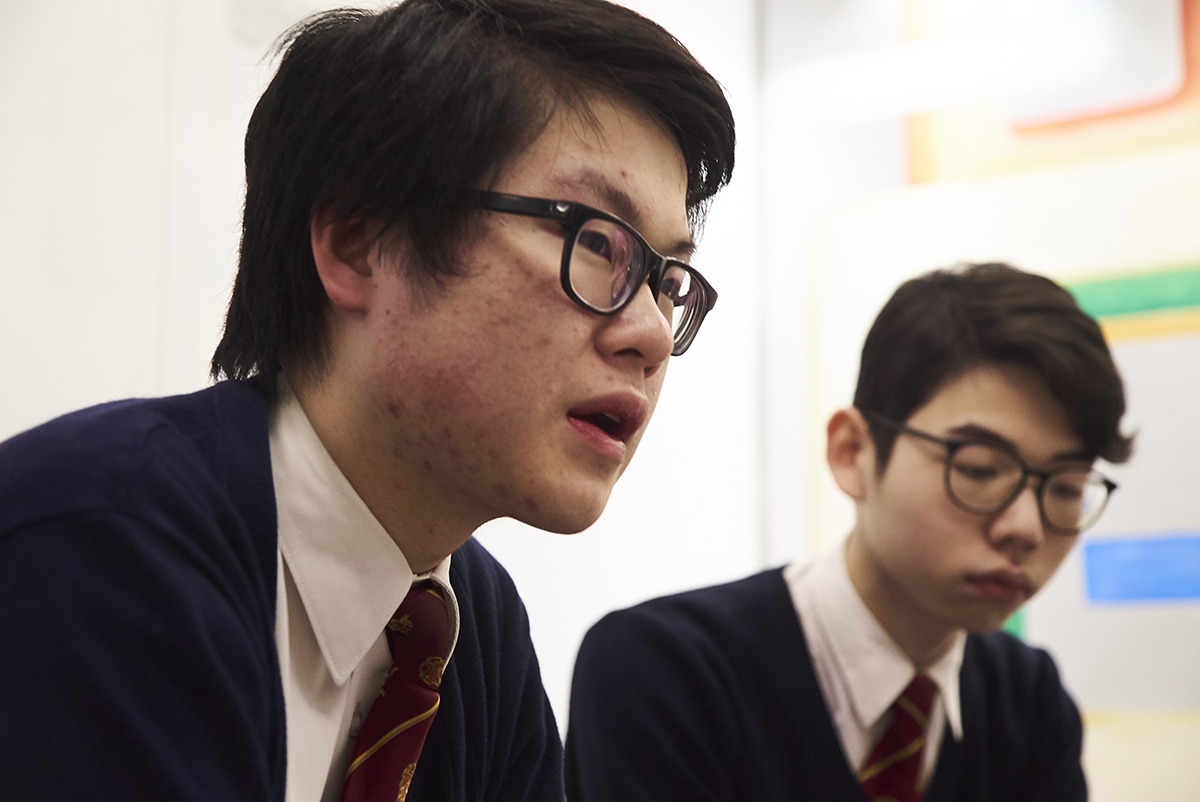 Timothy（左）說在香港學口琴不難，但因為沒有證書，很多人都不會長時間學習。