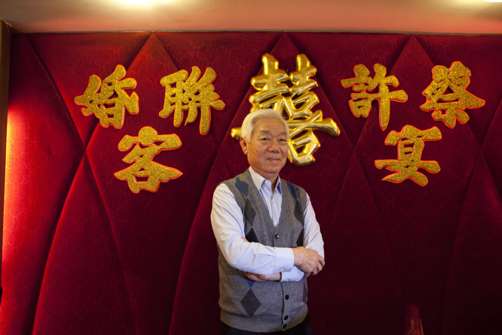 鳳城酒家總廚兼老闆譚國景說起段段龍鳳禮堂的往事，一臉自豪。