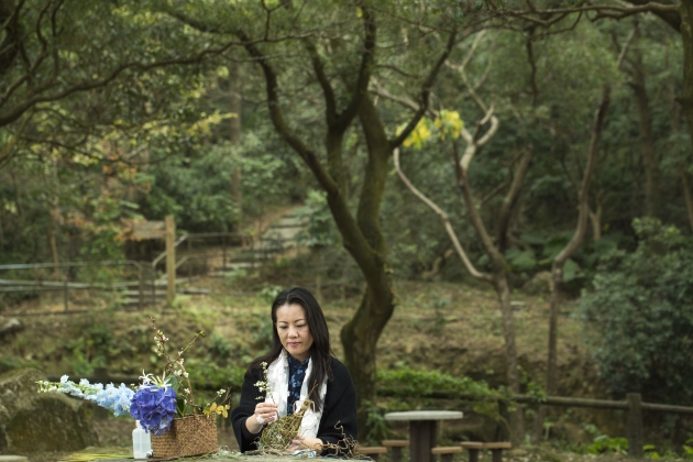 「文殊花度」博客主人莊麗青（Emily Chong）希望尋索中國插花的美和內涵，以古為尚，以雍容為度。