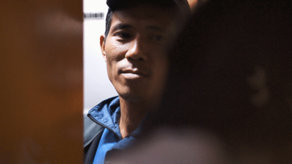 一直滯留在港的越南難民世文對生命無望，因吸毒成為N度囚犯。