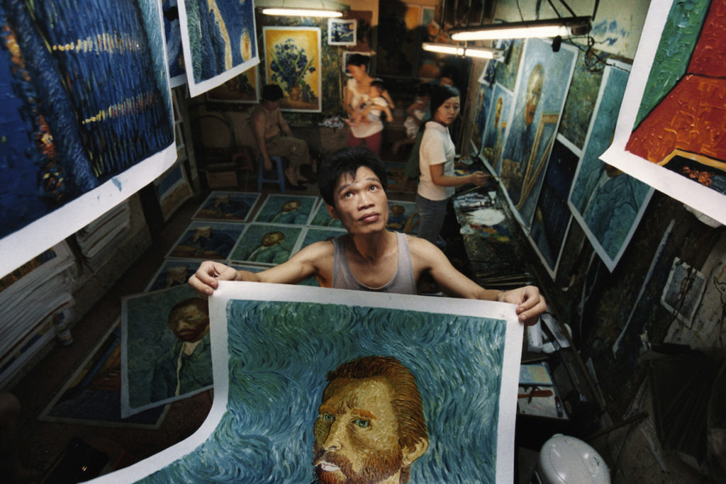 趙小勇是《中國梵高》的主要人物，他在大芬村當了臨摹畫家二十多年。