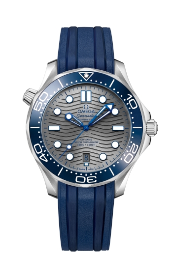 Omega Seamaster 300（約$39,000） 8800 Co-Axial Master Chronometer機芯／42mm不鏽鋼錶殼、透底／陶瓷錶圈、白色搪瓷立體刻度／日期顯示、排氦氣閥門／300米防水／嵌接式錶鏈帶／另備金鋼款及鉭金特別版 