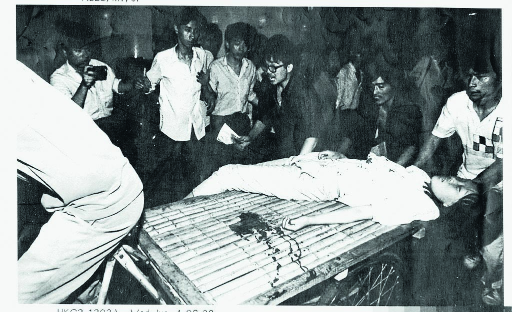 1989年6月4日，天安門學生遭軍隊鎮壓。