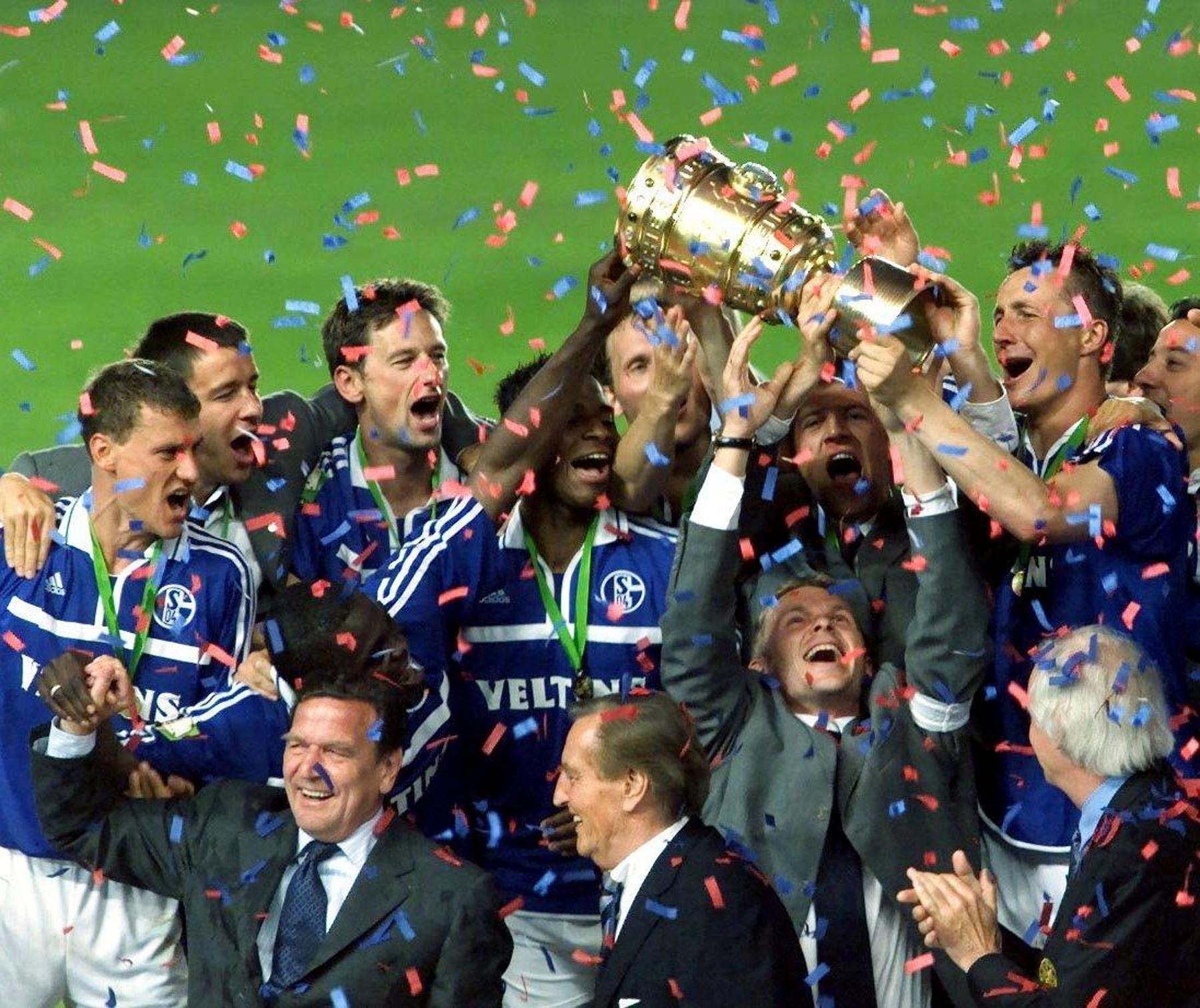 German Chancellor Gerhard Schroeder (L, foreground) and President of the German Football Federation (DFB) Gerhard Mayer-Vorfelder (C, foreground) celebrate with players of FC Schalke 04 who won the DFB Cup final Schalke vs Union Berlin 26 May 2001 in Berlin's Olympic stadium. Schalke won 2-0. AFP PHOTO EPA/DPA/WOLFGANG KUMM