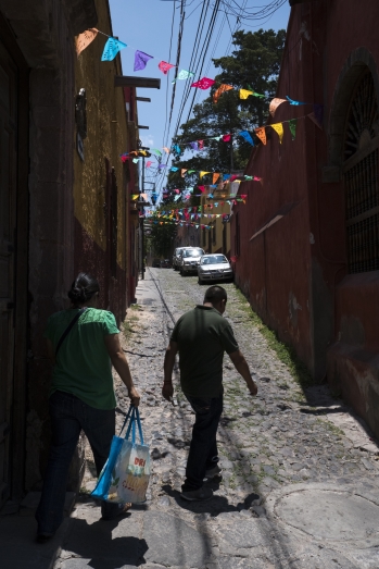在San Miguel de Allende城內愈往山上走，愈見人間無奈。
