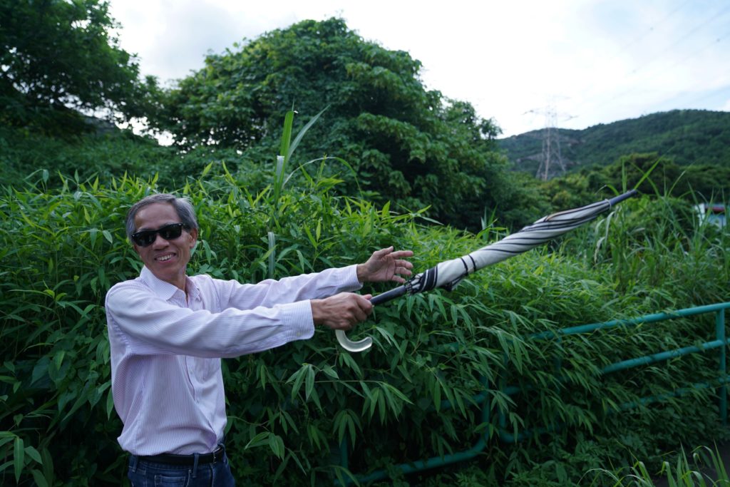 年屆七旬的吳伯伯，從沒有想自己變了抗爭者。抗爭期間，子女協助網絡傳播訊息，兩父女的關係比以前更緊密。