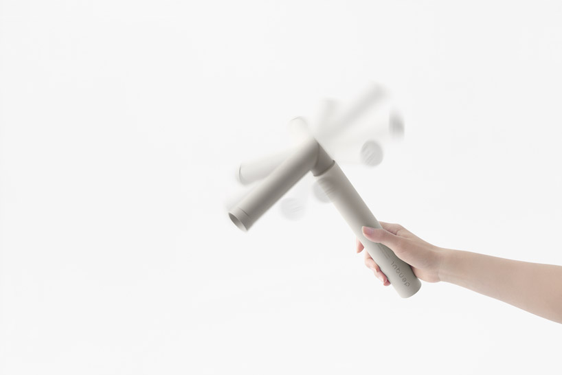 nendo-mobile-battery-charged-hand-3