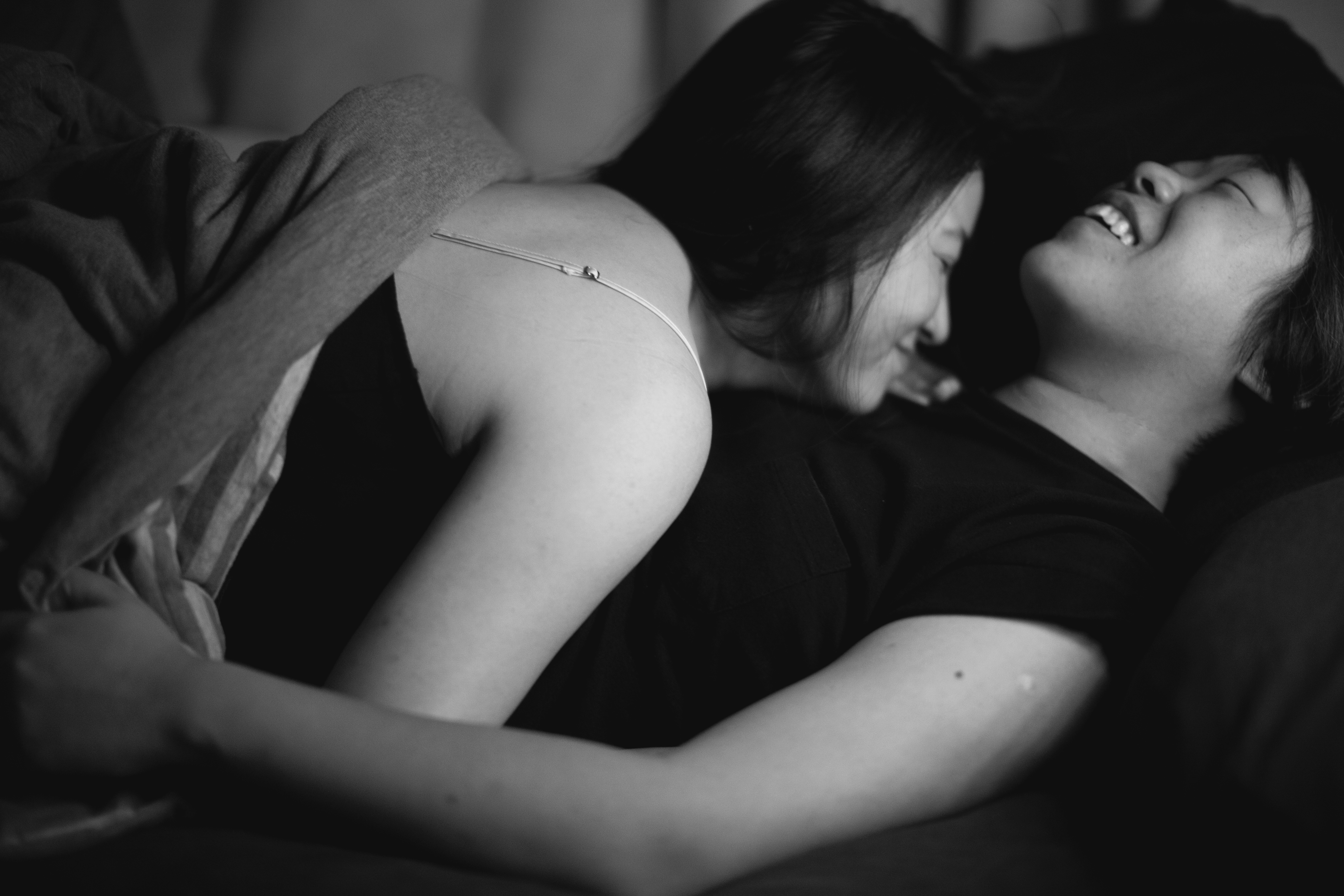 王曼喜選擇以《親密》為主題，拍攝五對同性伴侶的親密一刻。（攝／王曼喜）