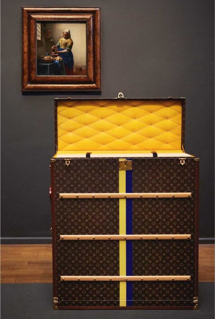 Louis Vuitton於1924年，已開始為藝術商René Gimpel製作行李箱，以便他向各地的客戶展示藝術品。