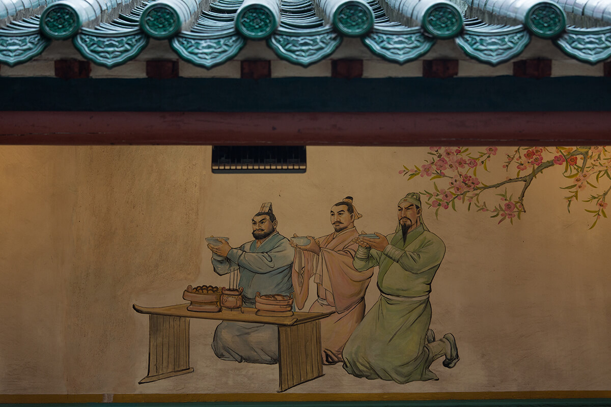 畫家李志清為廟畫了桃園結義等三幅畫作
