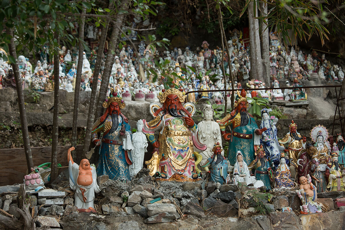 早在瀑布灣公園建成前，此處已有大堆神像堆放。
