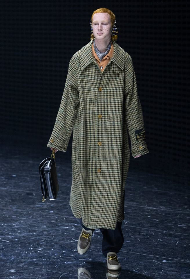 Gucci FW19 模特兒穿上長格仔褸