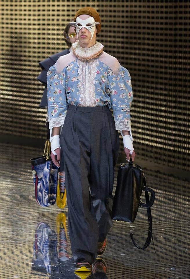 Gucci FW19 模特兒穿上刺繡衫