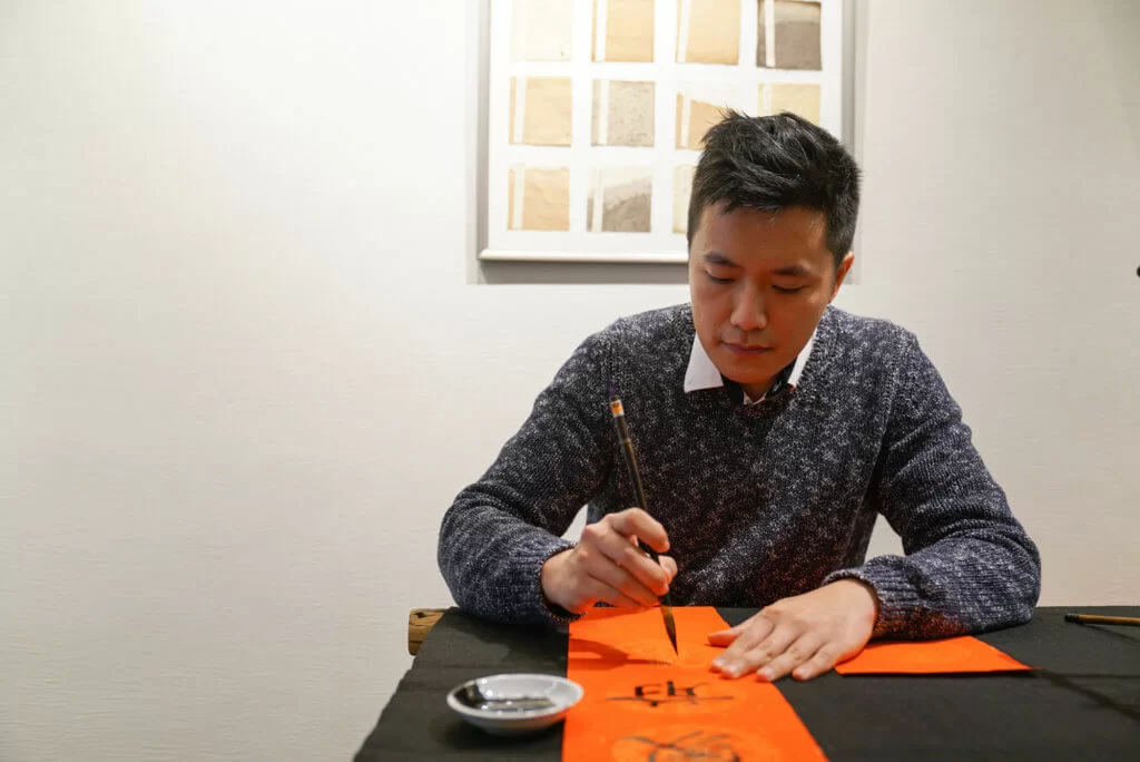 Sam指書法很講求時間浸淫，需要練習寫大量書帖，是一門手藝。