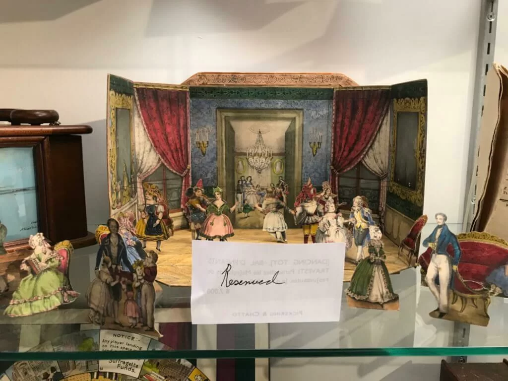 十九世紀跳舞會紙劇場玩具