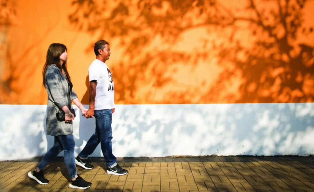 畯豪和凱妍少年時期開始染上惡習，期間曾短暫戒過，但不久又故態復萌，直至近年一對子女逐漸成長才決心戒毒，重建幸福家庭。