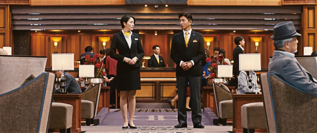 長澤正美（左）與木村拓哉（右）的角色是一男一女的探案組合，這設定在東野圭吾的作品中不時出現。