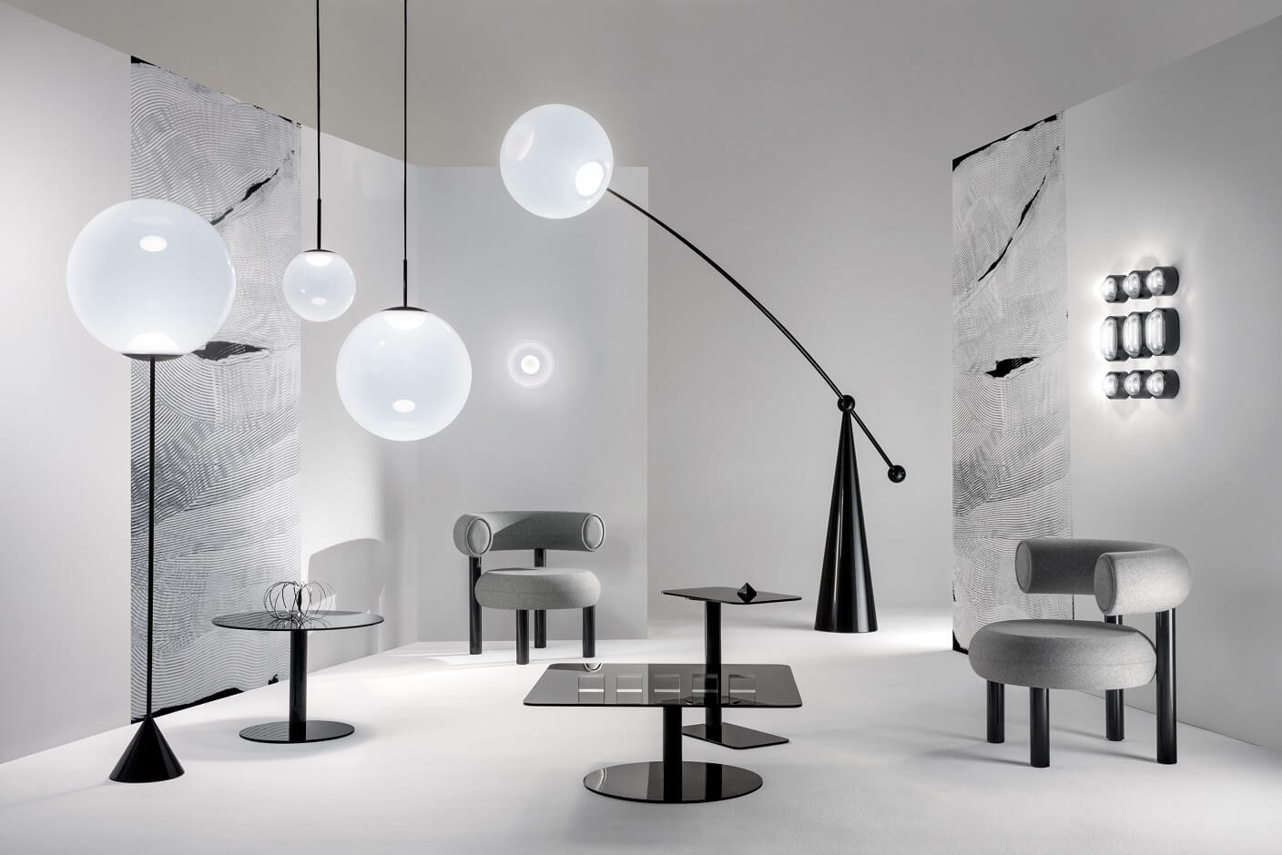 Tom Dixon 新品主打黑白單色，於其米蘭餐廳The Manzoni發布，分別有軟墊座椅系列FAT，燈飾Opal及Spring。