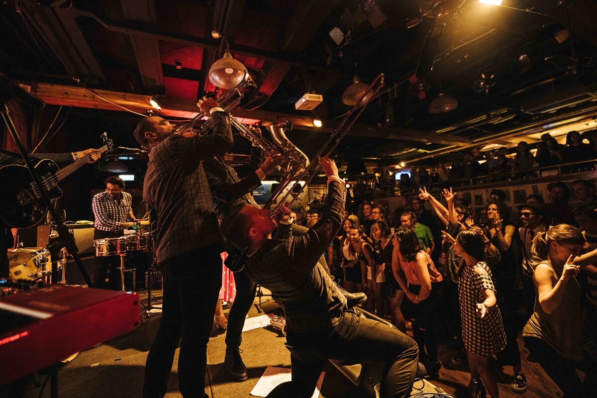 本地Ska樂隊The Red Stripes是Grappa's的常客，跳脫輕快的音樂令場內氣氛高漲。（攝影師：Gary Jones）