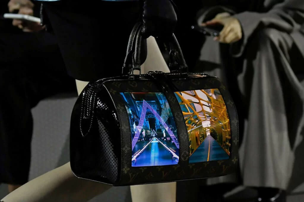 louis-vuitton-flexible-display-3