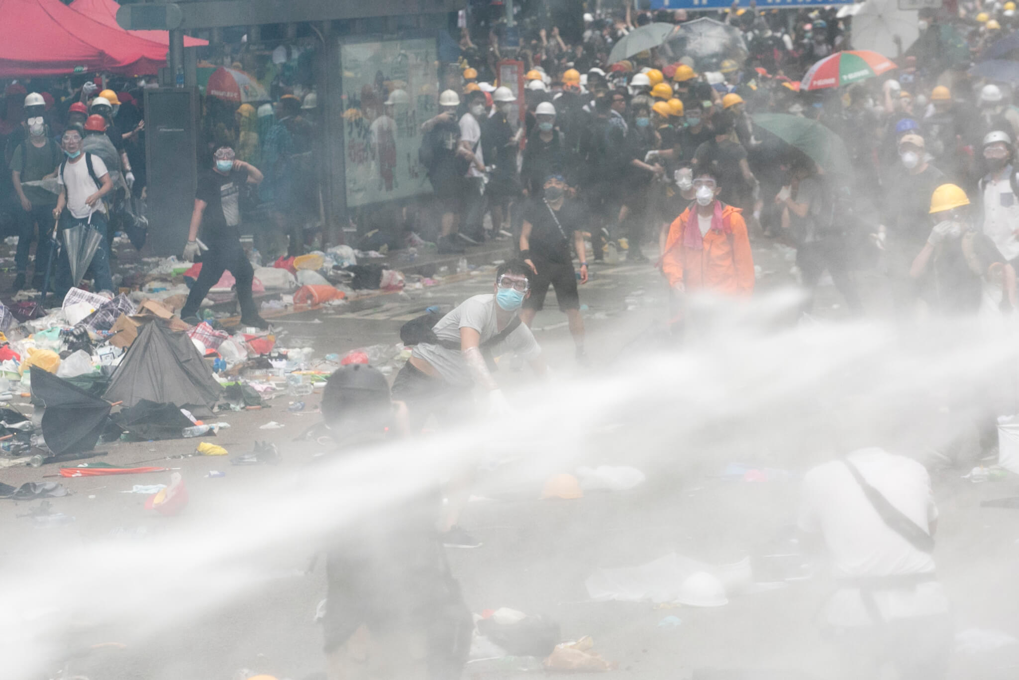 7月3日，香港執業藥劑師協會去信行政長官林鄭月娥及警務處長盧偉聰，指出如市民有過敏，吸入催淚彈的化學物質可致命。 
