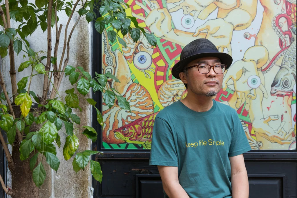 駕籠真太郎（Shintaro Kago）是日本有名的漫畫家，最愛畫荒誕血腥的故事。