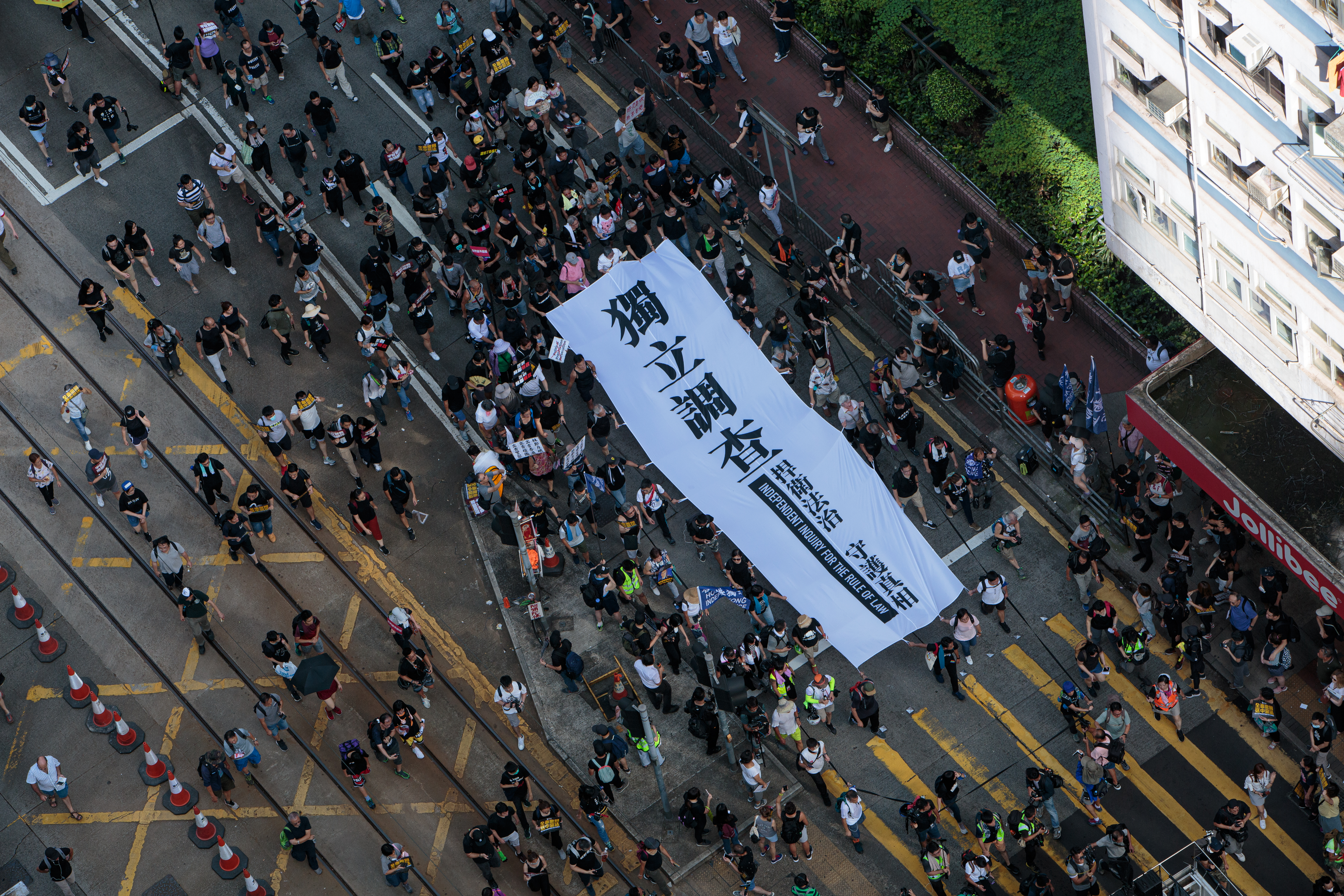 由六月至今，香港人多次上街遊行，但政府依然無視民意。