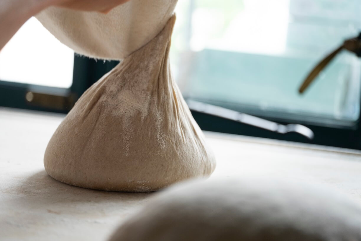 酸種麵包都要經過長時間發酵，好讓當中的細箘和麵粉中的澱粉、礦物質產生化應。