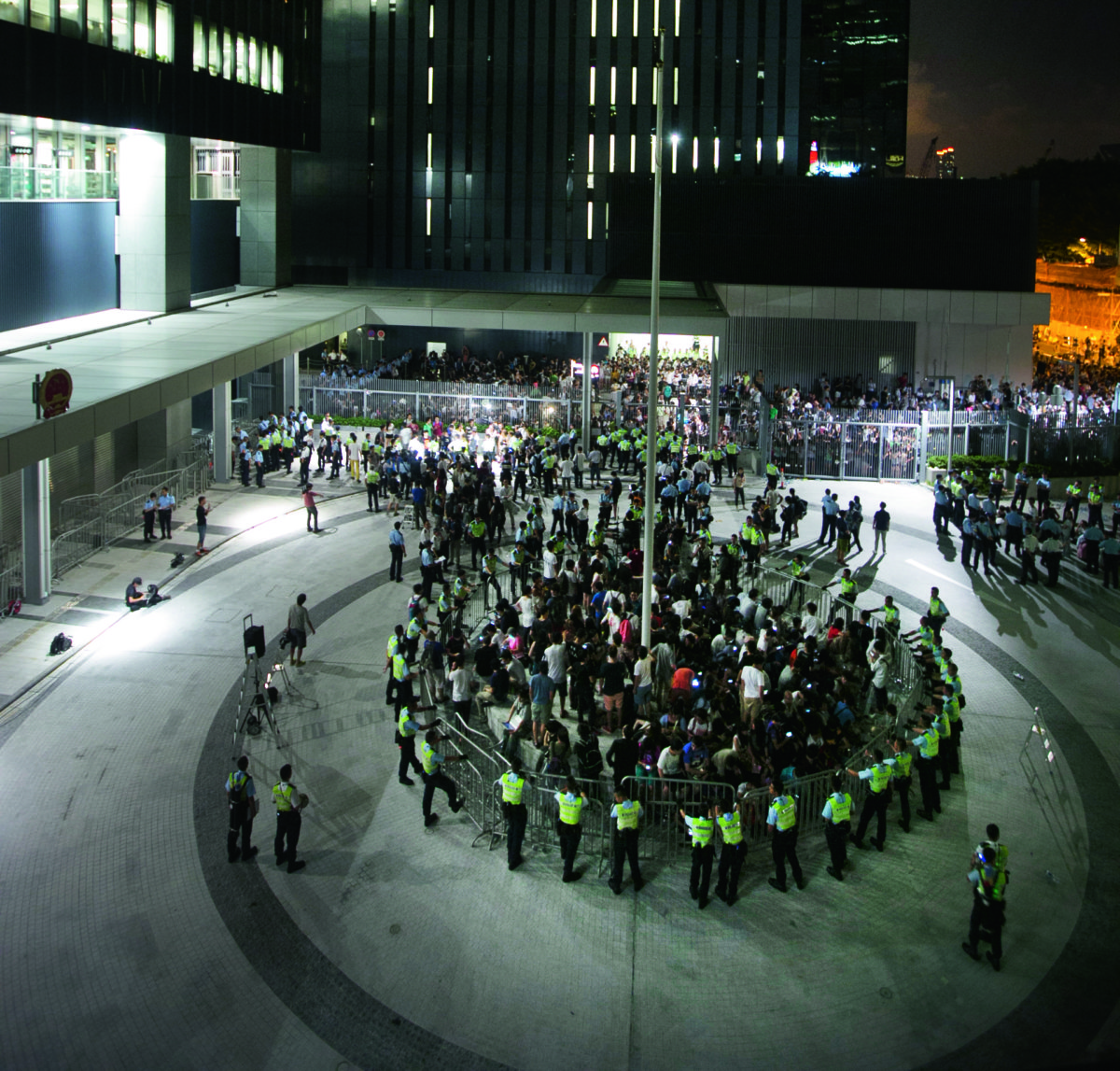 9月26日，罷課第五天，公民廣場內外不斷有學生市民前來聲援。