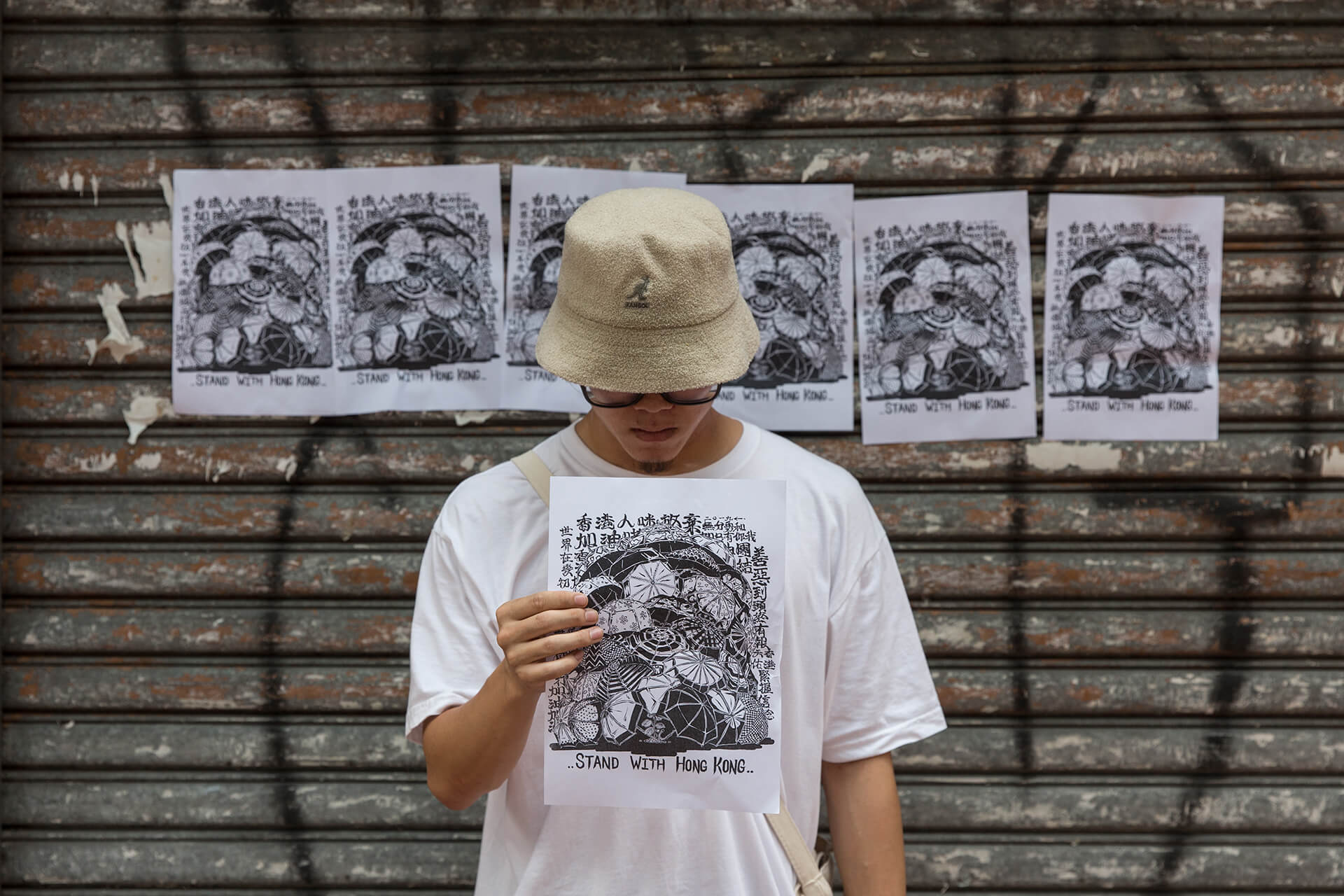 Boms是街頭藝術家，但在抗爭的日子，他把自己當作是文宣的人員，跟香港人一同付出就好。