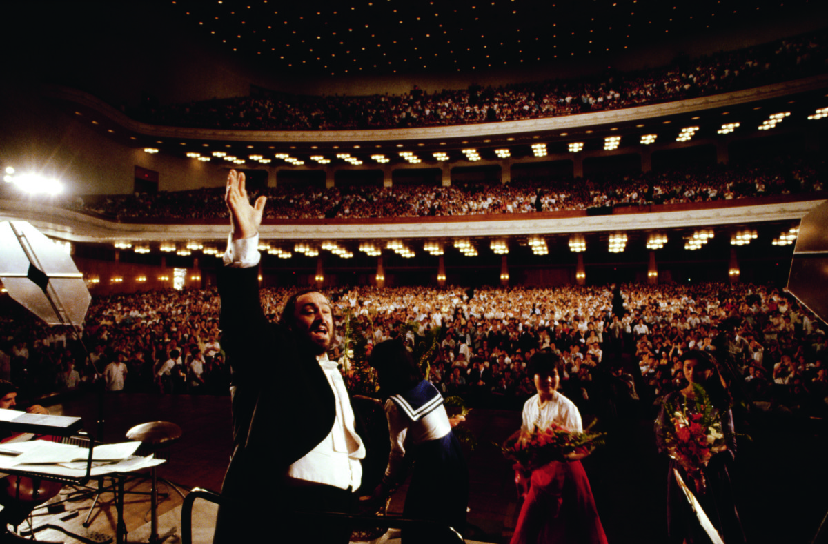 Pavarotti performs at the People's Assembly in Peking, China. (Photo by  Vittoriano Rastelli/CORBIS/Corbis via Getty Images)