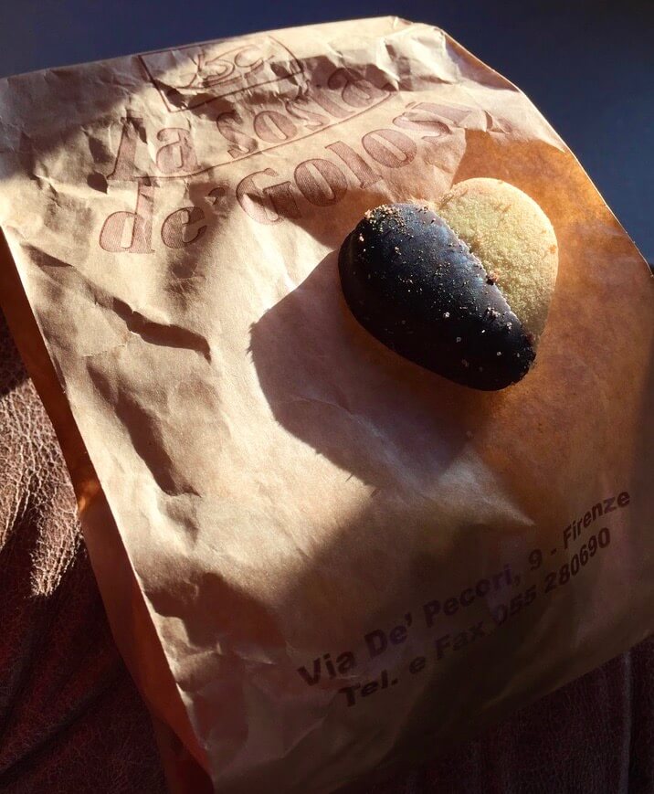 Love amongst strangers: I received these cookies from Paolo Forti, the owner of a car service who rescued me when I was lost and hungry in the middle of Tuscany. ❤️