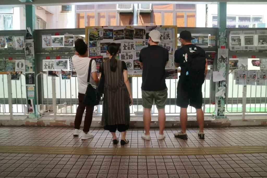 四位幕後音樂人創作了《和你飛》一曲，8月上載YouTube至今已有超過九十萬人點擊。