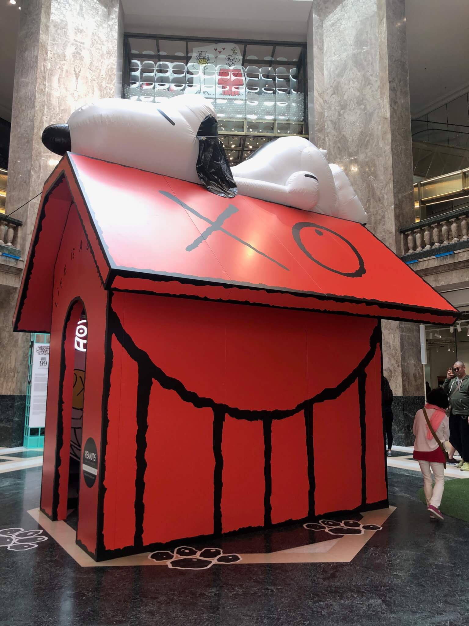 2.Snoopy x André Mr. A was a special pop-up at Galeries Lafayette Champs-Élysées in May 2019. There, I met Mimi while we were both looking at the Snoopy T-shirts. Mimi danced for the prestigious Paris Opera Ballet for most of her career. She shared with me her secret: “The magic is that you have to respect your body. Your body speaks to you and you have to love it. Remember that everything starts with you. Nothing is an accident in life.” 
