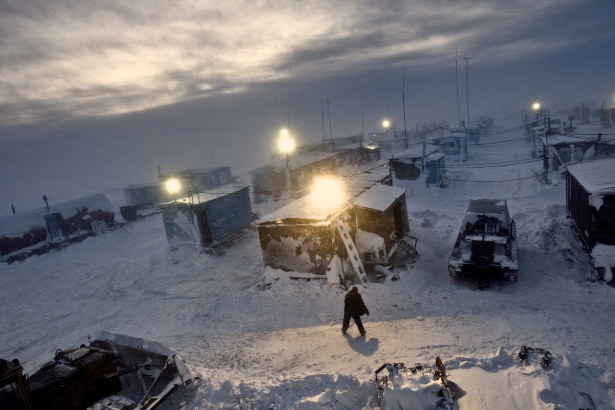 Geo-physics company "Siesmorevzedka" sets up a colony in the middle of the tundra in the Nenets Autonomous region, hundreds of kilometres from civilization, to prospect for oil and gas.