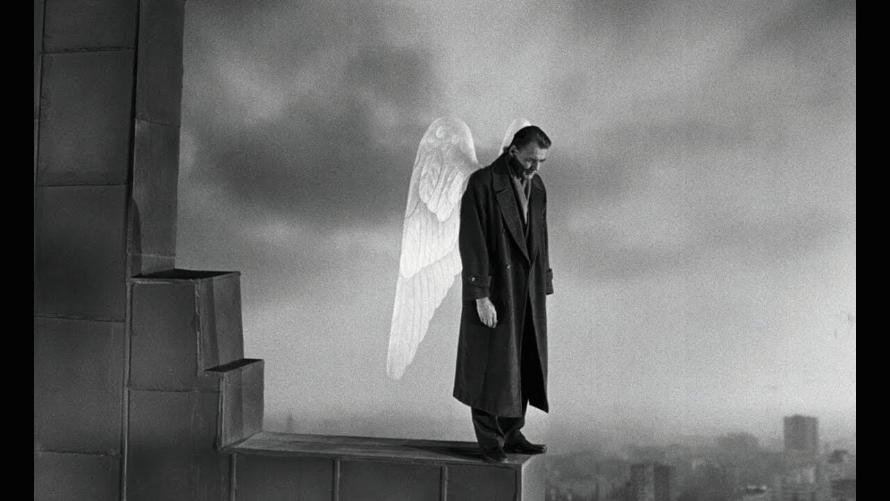 和德國導演雲溫達合寫的 電影《柏林蒼穹下》(1987 年)，天使凝看冷戰末年的 柏林，經典莫過於此。
