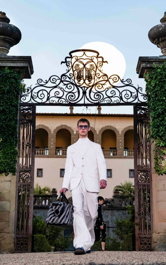 每年Pitti Uomo的焦點都落在客席設計師舉辦的時裝騷，今年六月品牌Givenchy獲邀展出其首次獨立展示的男裝系列。