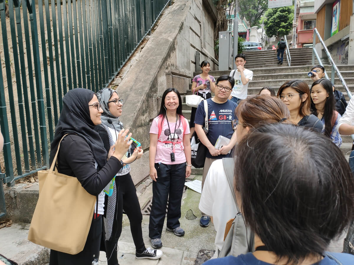 阿恩以前未曾去過大館及些利街清真寺，但帶團到該區導覽後，對少數族裔文化、香港歷史及多元文化了解更多。