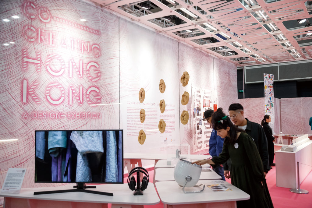 Design Exchange (DX)的交流團成員於「Co-creating Hong Kong: a Design+ Exhibition」展示與三藩市和洛杉磯交流所得的設計成果。 