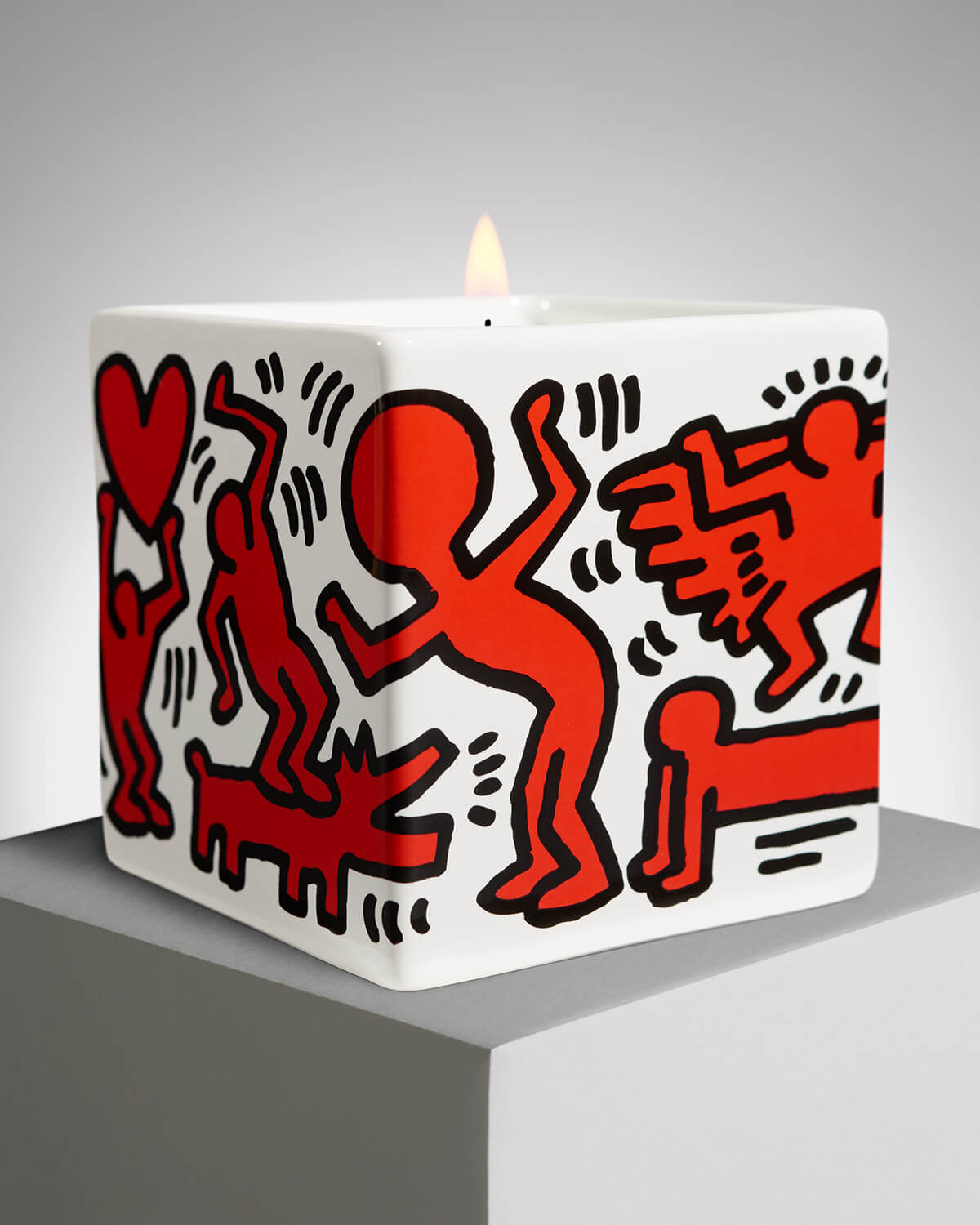 Keith Haring “Red On White” Perfumed Candle - Spiced Plum Scented售價： HKD 610