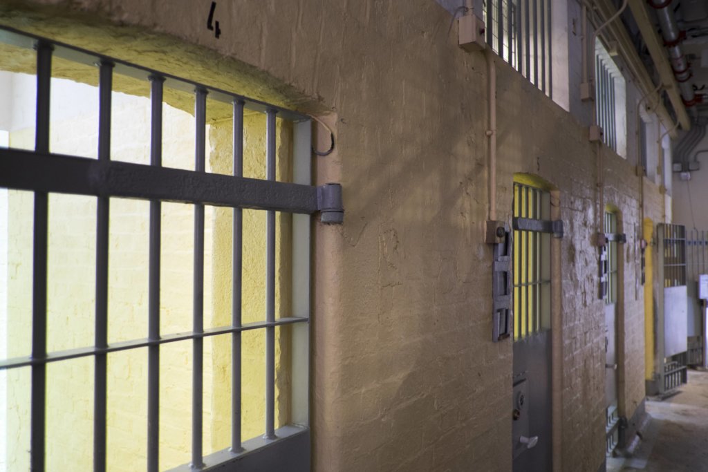 前域多利監獄B倉現為展覽空間，有幾間空的囚室，讓訪客進內感受坐監滋味。
