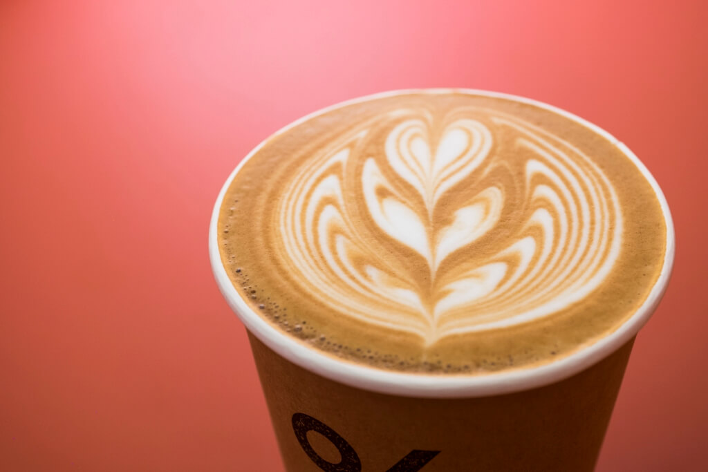 Caffe Latte//咖啡店供應品牌招牌的Latte，用上帶果味的埃塞俄比亞Adado咖啡豆，配合牛奶，濃而不膩。（$40）